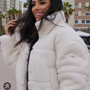 Alo Yoga White Sherpa Snow Angel Puffer size Small